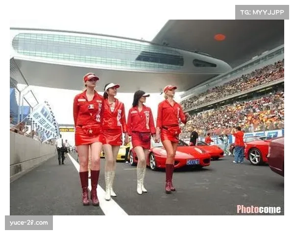 赛车文化催生Racecore穿搭风潮 时尚界加速拥抱F1元素